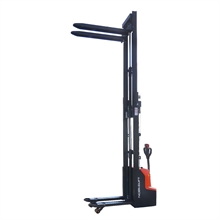 Lithium electric stacker with 100 Ah battery, initial lift and 1300 kg capacity - 